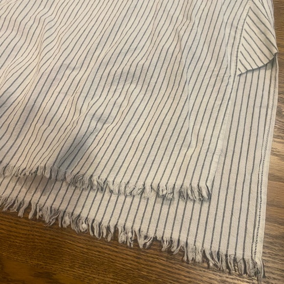 Umgee Tunic Top Frayed Women’s Size Small - White with Light Blue Stripe - Picture 7 of 14